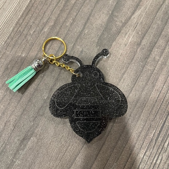 🎉🎉HP🎉🎉 Handmade Bee Keychains - Picture 5 of 9